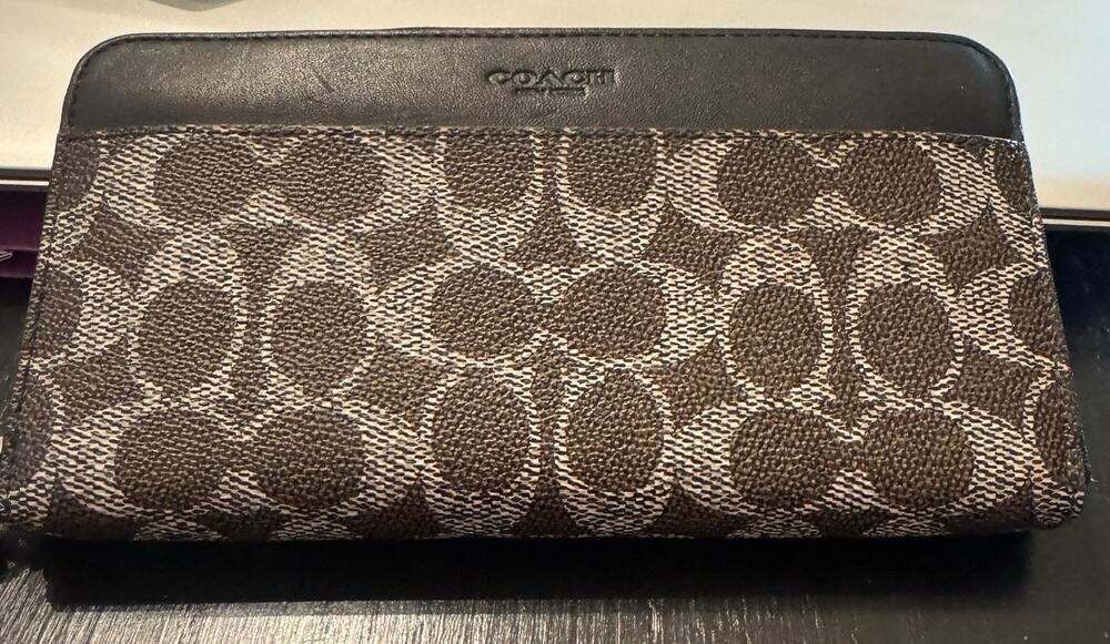 Coach Signature Canvas Accordian Wallet